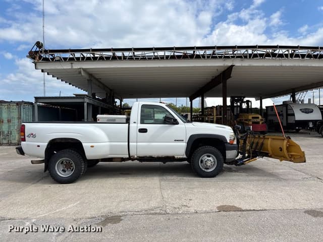 Image of Chevrolet 3500 equipment image 3