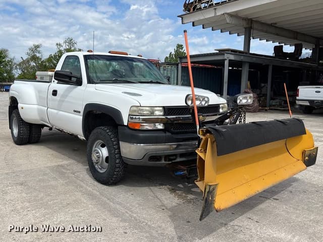 Image of Chevrolet 3500 equipment image 2