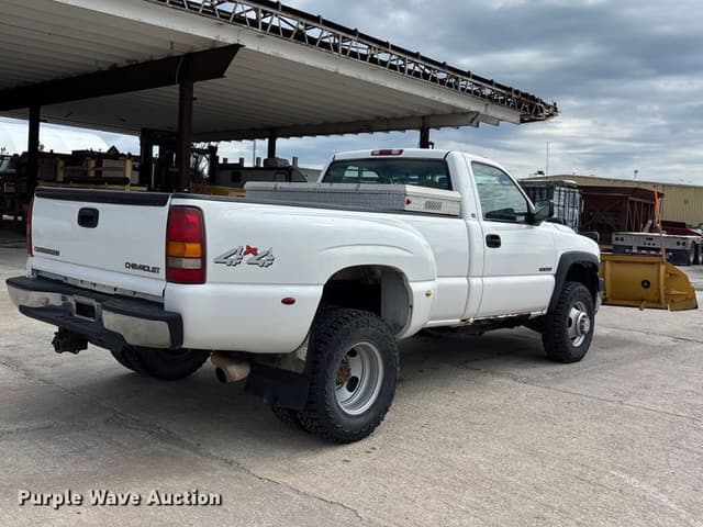 Image of Chevrolet 3500 equipment image 4