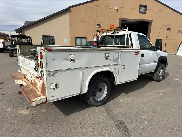 Image of Chevrolet 3500 equipment image 2