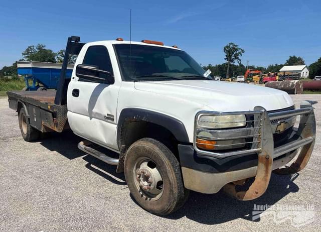Image of Chevrolet Silverado equipment image 2