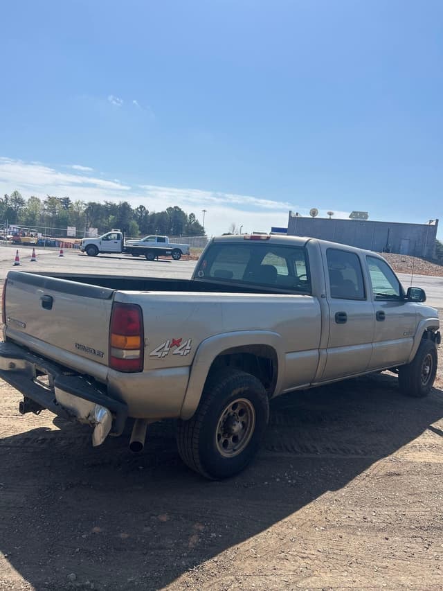 Image of Chevrolet 2500HD equipment image 2