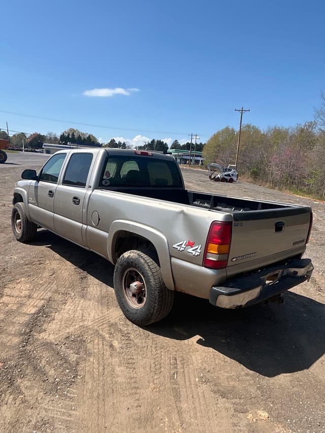 Image of Chevrolet 2500HD equipment image 3