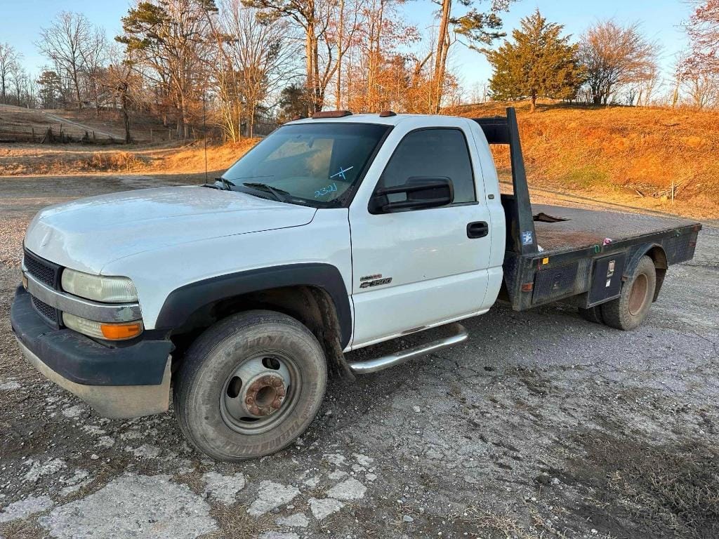 2001 Chevrolet Silverado Equipment Image0