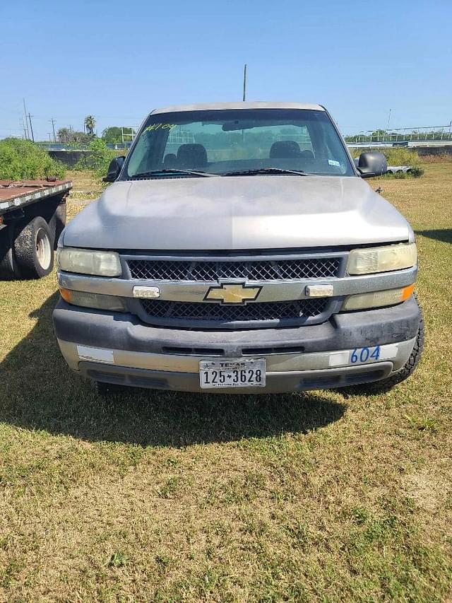 Image of Chevrolet Silverado equipment image 2