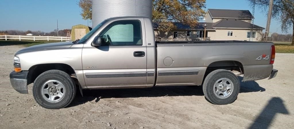 2001 Chevrolet 1500 Equipment Image0