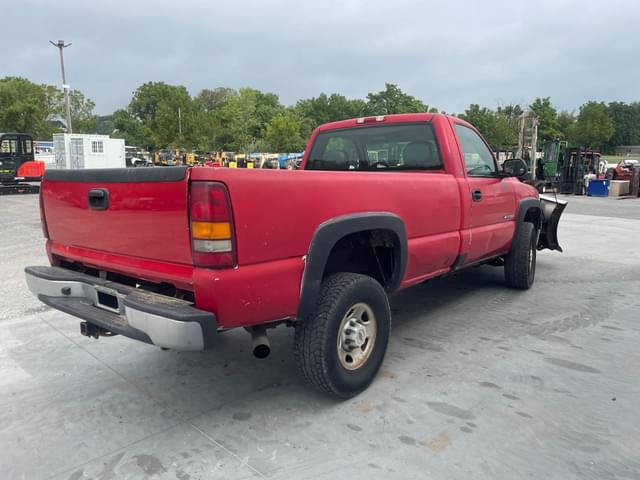 Image of Chevrolet 2500HD equipment image 3