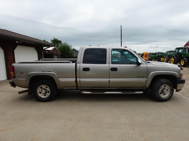 Image of Chevrolet 2500 equipment image 3