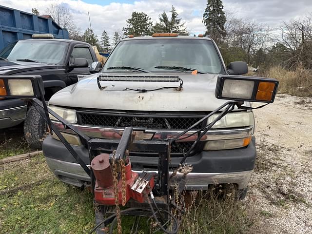 Image of Chevrolet 2500 equipment image 3