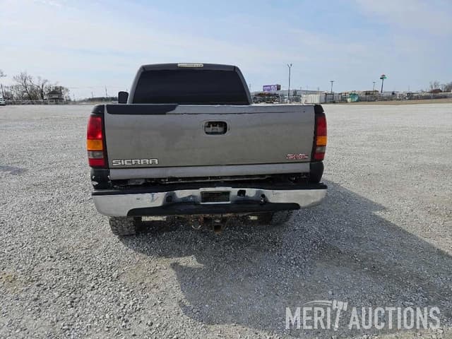 Image of Chevrolet 2500HD equipment image 3