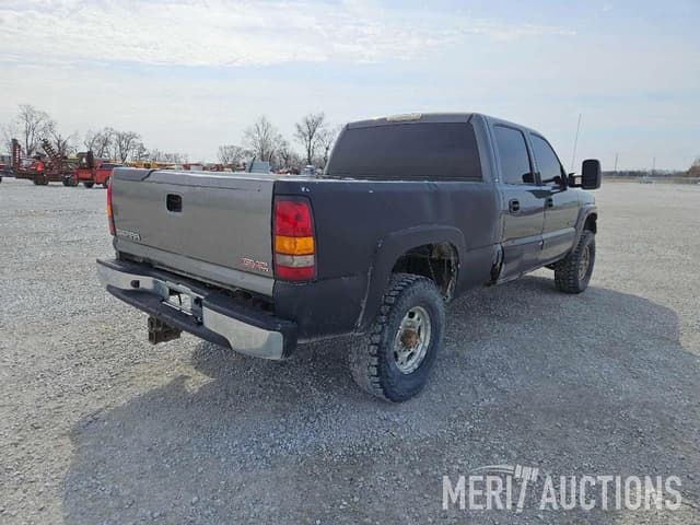 Image of Chevrolet 2500HD equipment image 4