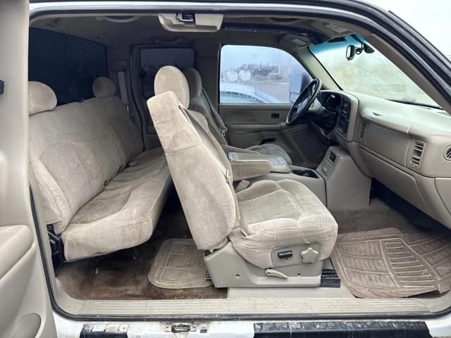 Image of Chevrolet 2500HD equipment image 4