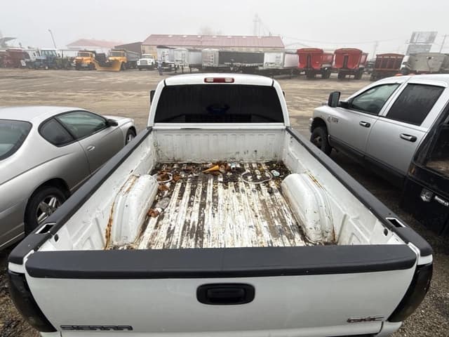 Image of Chevrolet 2500HD equipment image 2