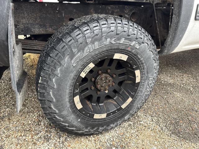 Image of Chevrolet 2500HD equipment image 3