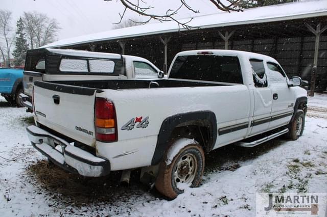 Image of Chevrolet 2500HD equipment image 2