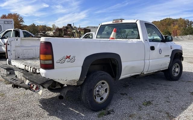 Image of Chevrolet 2500HD equipment image 3