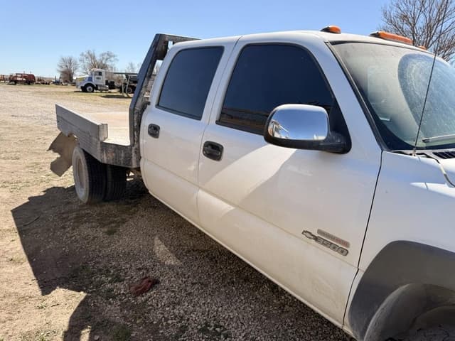 Image of Chevrolet 3500 equipment image 4