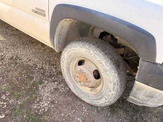 Image of Chevrolet 3500 equipment image 3