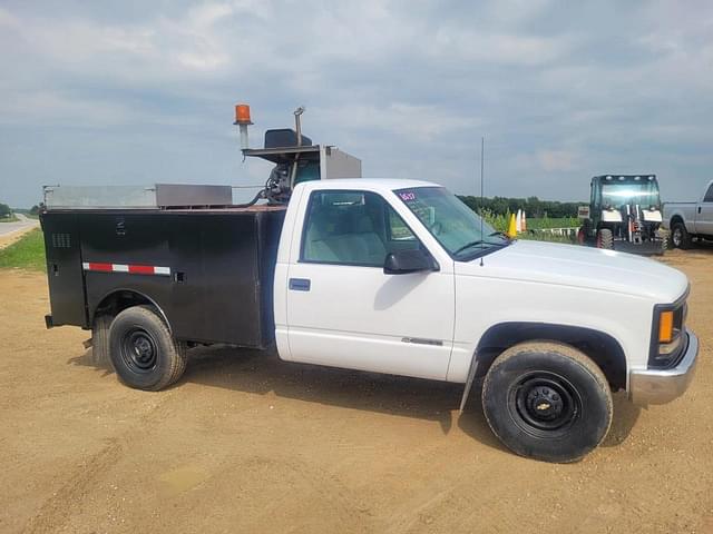 Image of Chevrolet 3500 equipment image 3