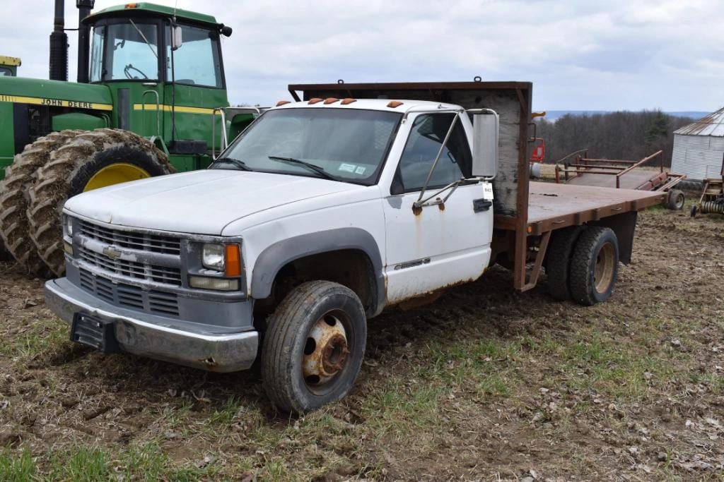 2001 Chevrolet 3500HD Equipment Image0