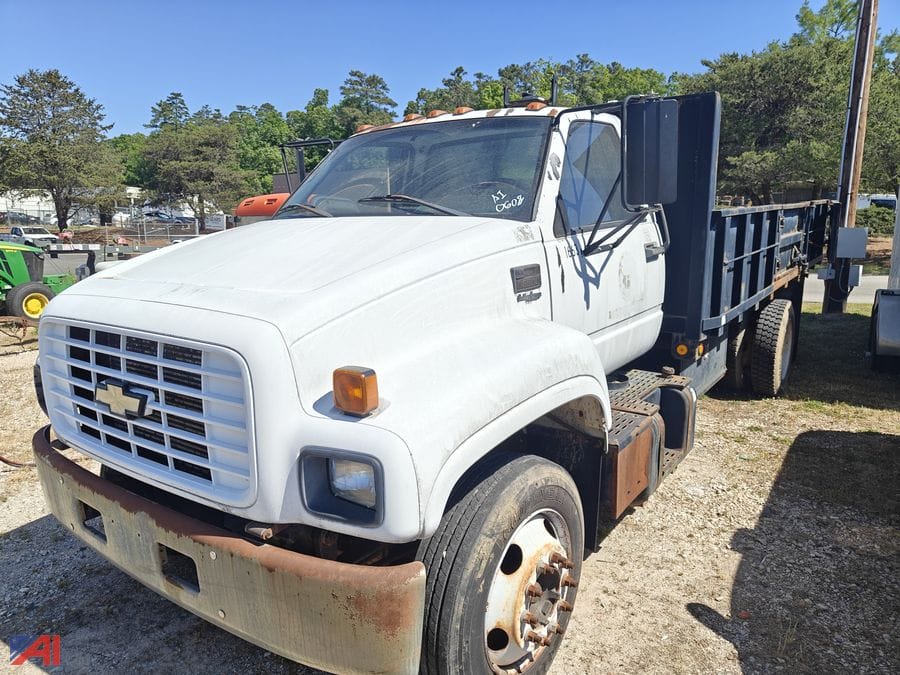 2001 Chevrolet 6500 Equipment Image0