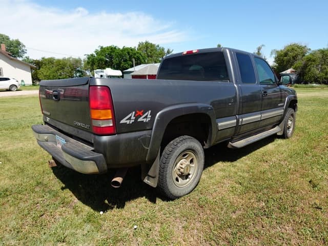 Image of Chevrolet 2500HD equipment image 2