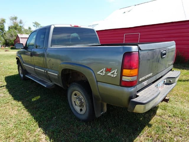Image of Chevrolet 2500HD equipment image 3