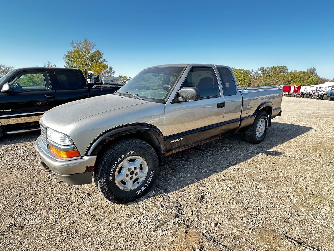 2001 Chevrolet S10 Equipment Image0