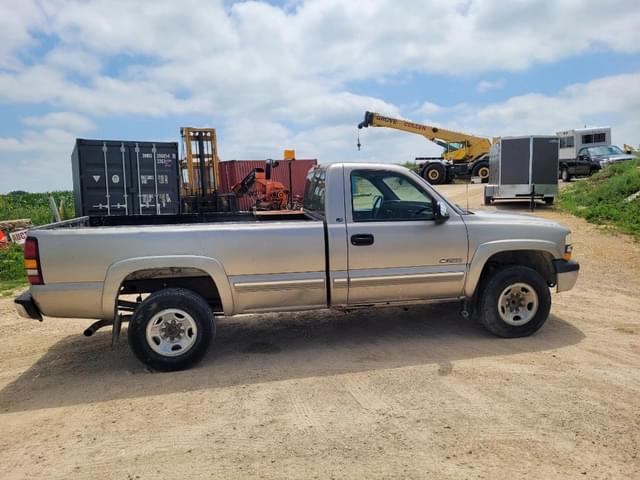 Image of Chevrolet 2500 equipment image 3