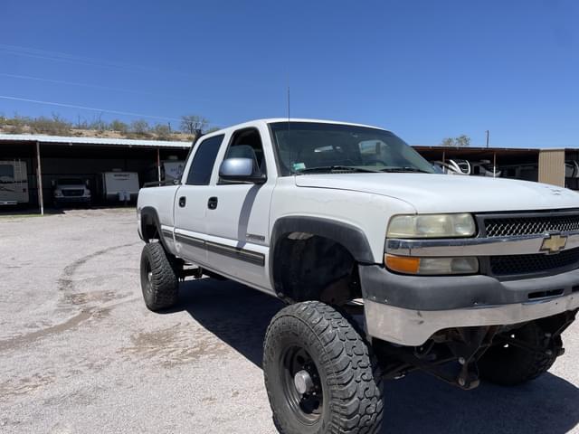 Image of Chevrolet 2500HD equipment image 3