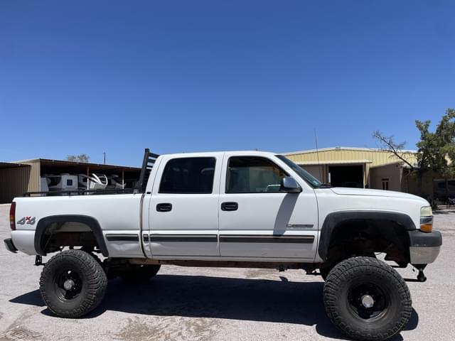 Image of Chevrolet 2500HD equipment image 4