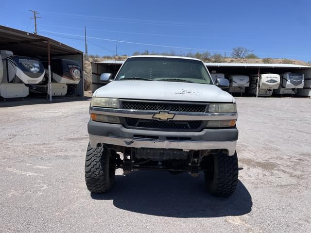 Image of Chevrolet 2500HD equipment image 2