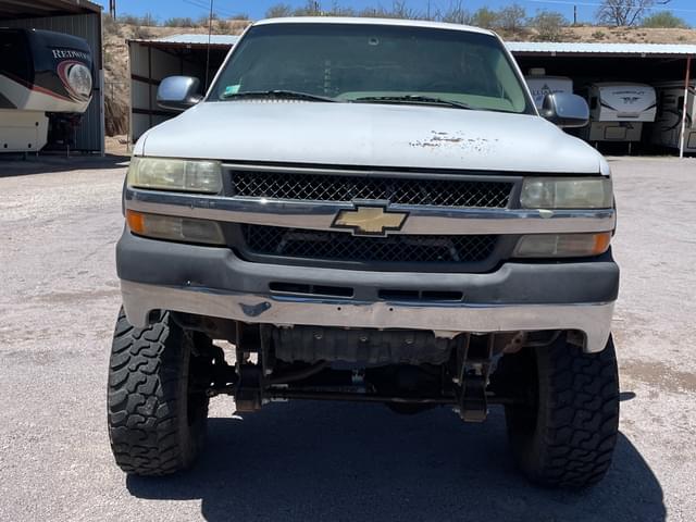 Image of Chevrolet 2500HD equipment image 2