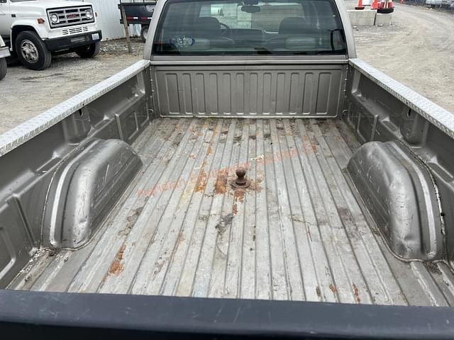Image of Chevrolet Silverado equipment image 4