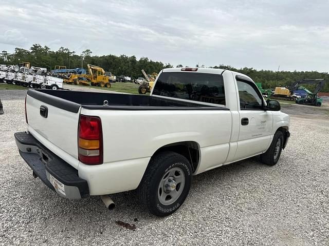Image of Chevrolet Silverado equipment image 2