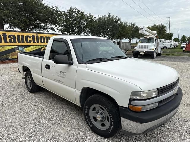 Image of Chevrolet Silverado equipment image 3