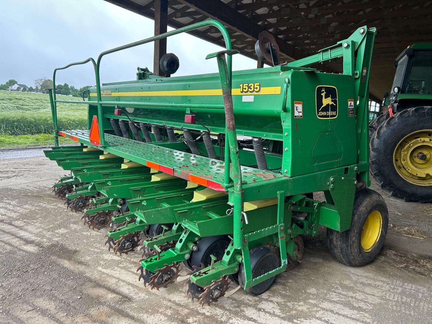 2001 John Deere 1535 Equipment Image0