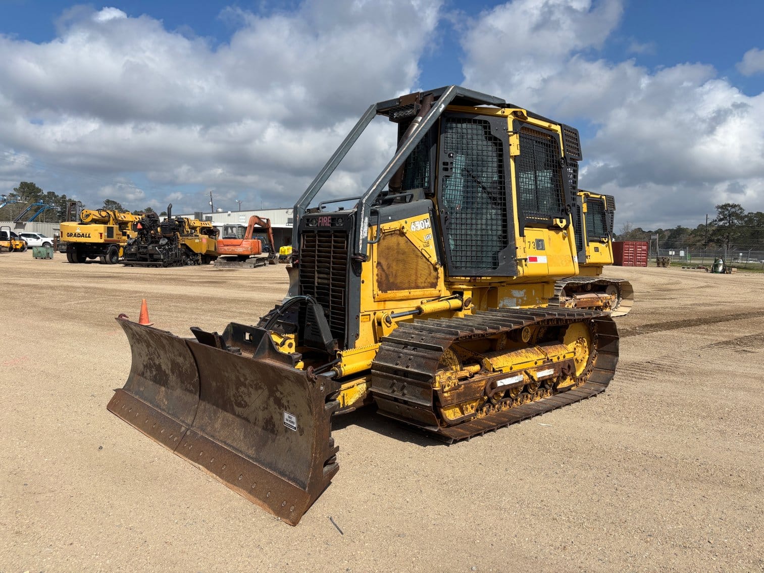 2001 John Deere 650H LGP Equipment Image0