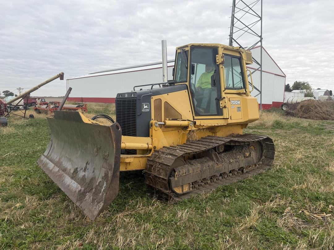 Image of John Deere 700H Primary image