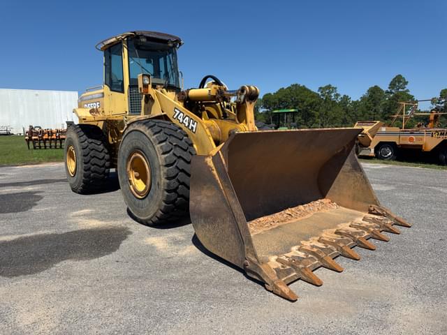 Image of John Deere 744H equipment image 2