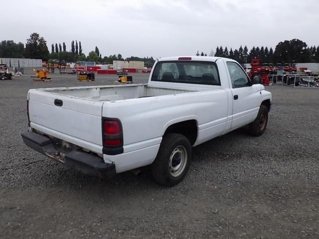 Image of Dodge Ram 1500 equipment image 3