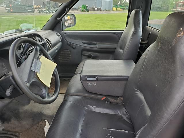 Image of Dodge Ram 1500 equipment image 4