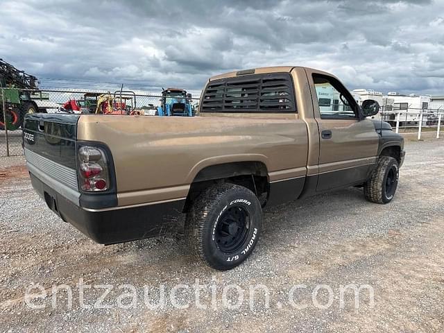 Image of Dodge Ram 1500 equipment image 4