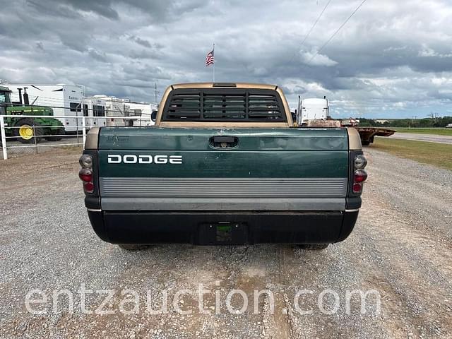 Image of Dodge Ram 1500 equipment image 3