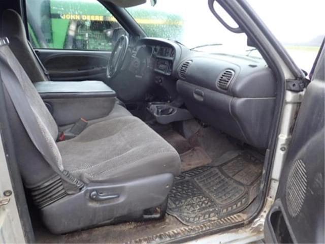 Image of Dodge Ram 1500 equipment image 3