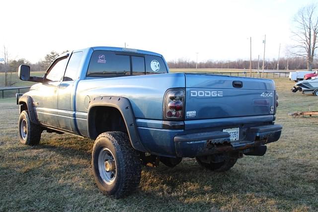 Image of Dodge Ram 2500 equipment image 2