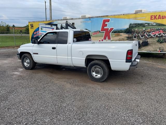 Image of Dodge Ram 2500 equipment image 2