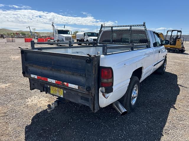 Image of Dodge Ram 2500 equipment image 2
