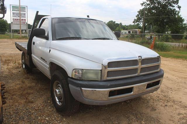 Image of Dodge Ram 2500 equipment image 2