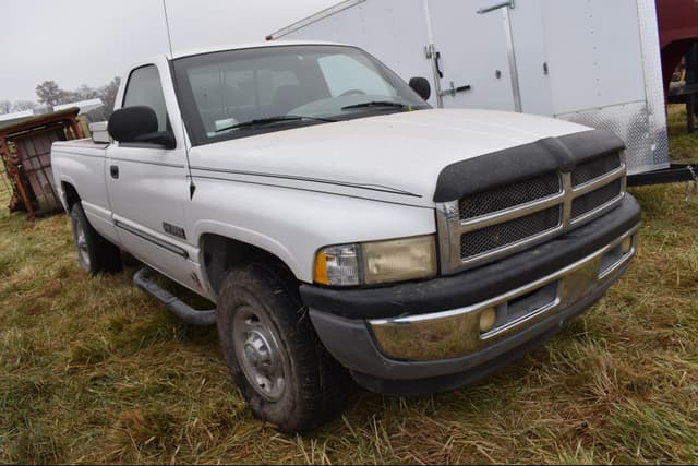Image of Dodge Ram 2500 equipment image 2